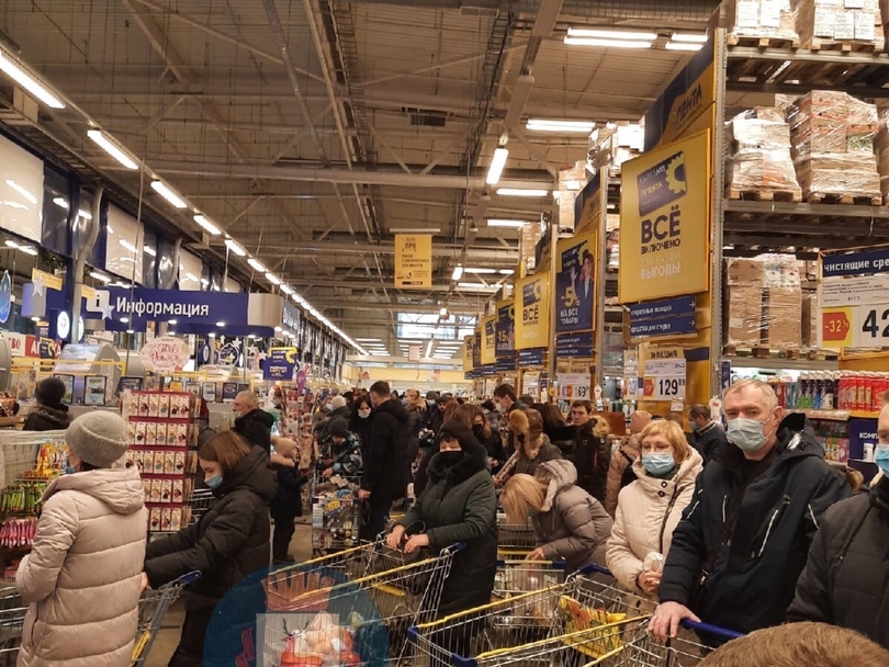 Image for Нижегородцы устроили в гипермаркетах столпотворение в последнее воскресенье года