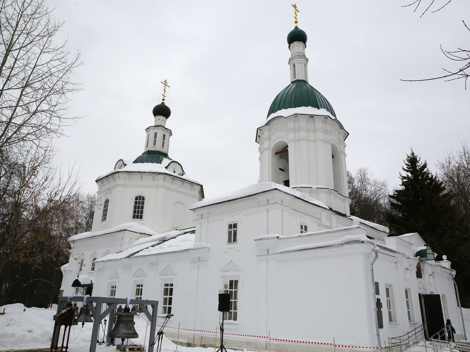 Image for Митрополит Георгий освятил новые колокола для Петропавловской церкви