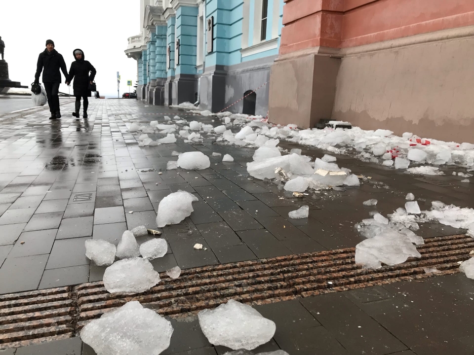 Image for Глыба льда упала на ребенка в Нижнем Новгороде