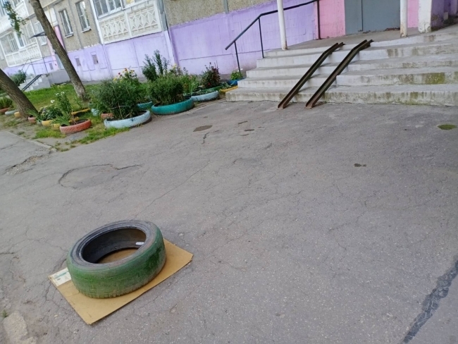 Image for Люк на Автозаводе закрыли крышкой после инцидента с ребенком
