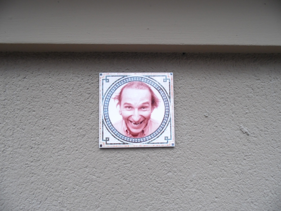 Портрет Петра Мамонова от Нижегородского Бэнкси появился на здании в центре города