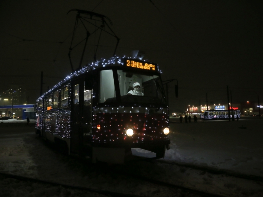 Image for Украшенные гирляндами трамваи начали курсировать в Нижнем Новгороде
