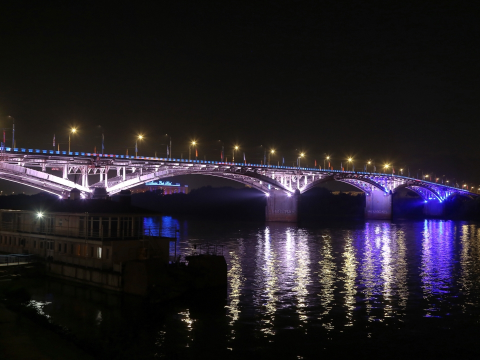 Image for Светодинамическую подсветку устанавливают на Канавинском мосту в Нижнем Новгороде