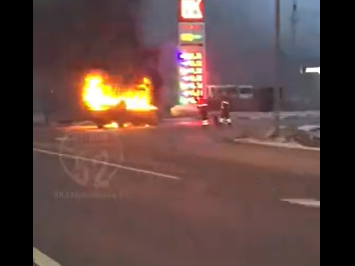 Image for Автомобиль вспыхнул возле заправки на Московском шоссе