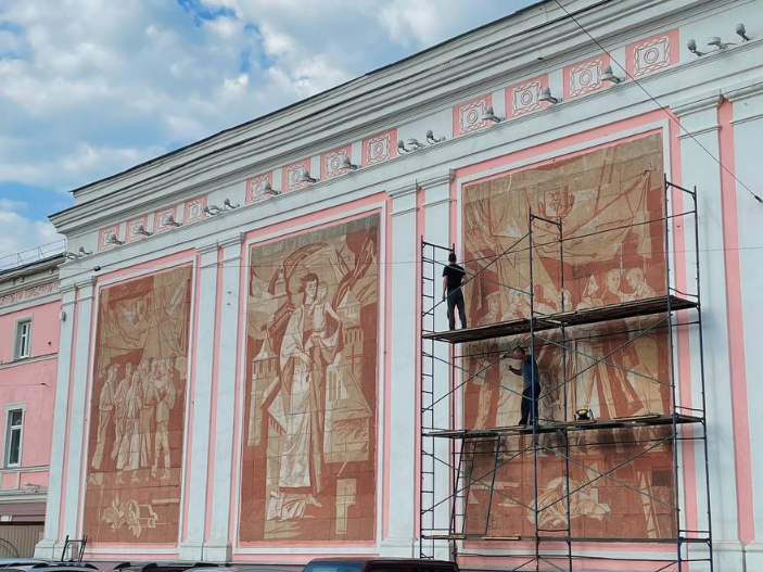 Image for Реставрация панно «Связь времен» на доме Мичурина началась в Нижнем Новгороде
