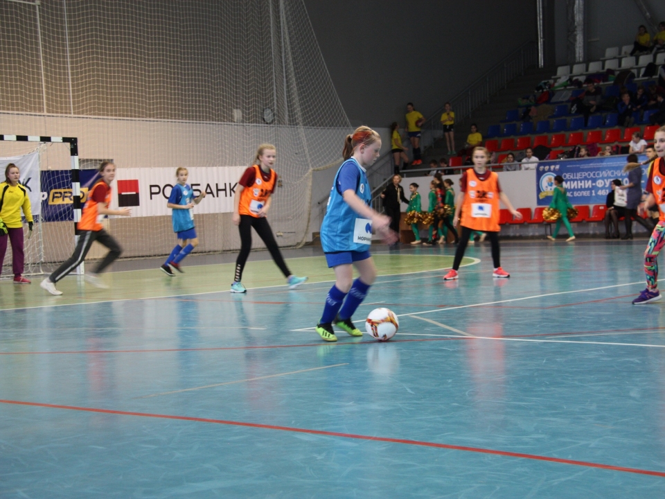 Более пяти тысяч нижегородских школьников участвовали в городских соревнованиях по мини-футболу
