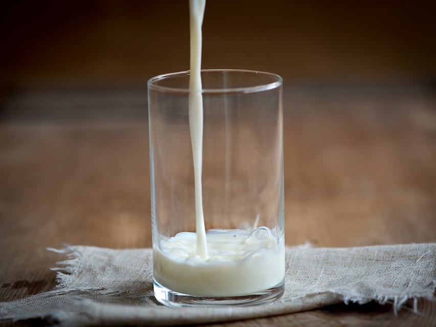Просроченное молоко поступило в нижегородские больницы и школы