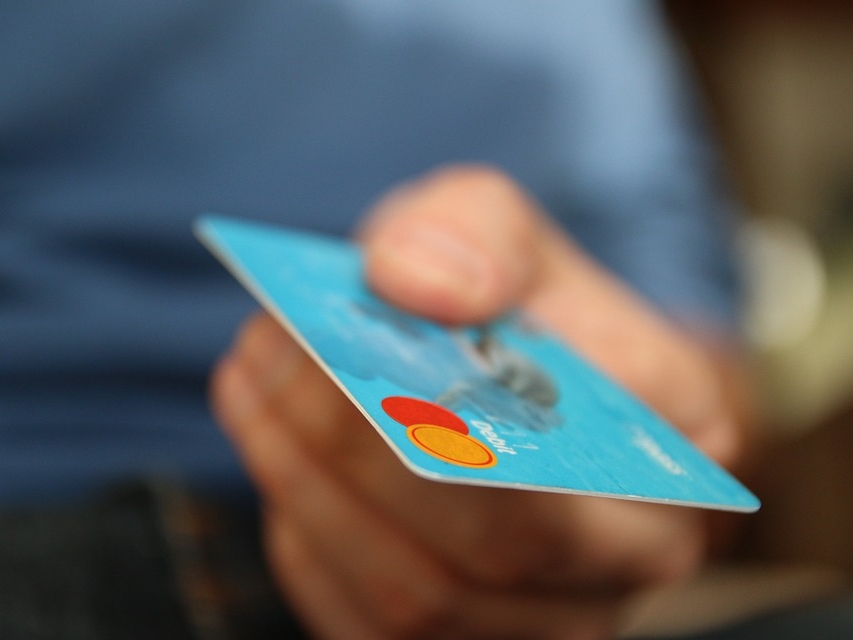 Image for Сбербанк позволит снимать деньги с карт в кассах магазинов