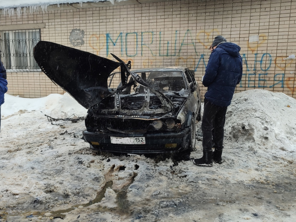 BMW дотла сгорел в Дзержинске 18 января