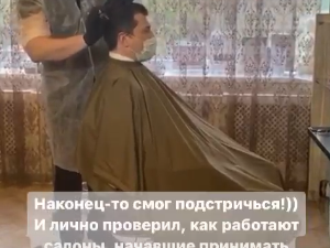 Image for Наконец-то себя узнаю: Глеб Никитин постригся в открывшейся во время самоизоляции парикмахерской