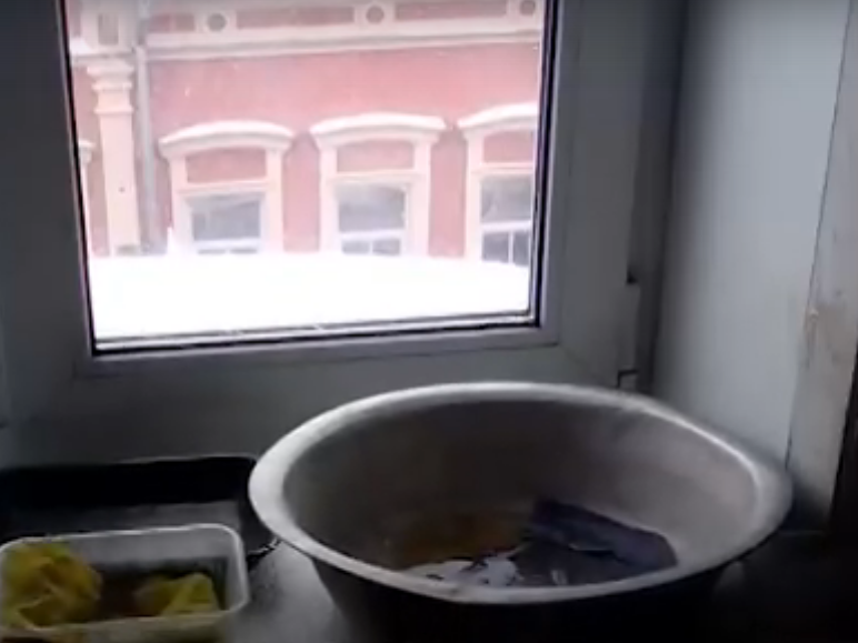 Image for Квартиры в историческом доме в центре Нижнего Новгорода заливает из-за наледи на крыше