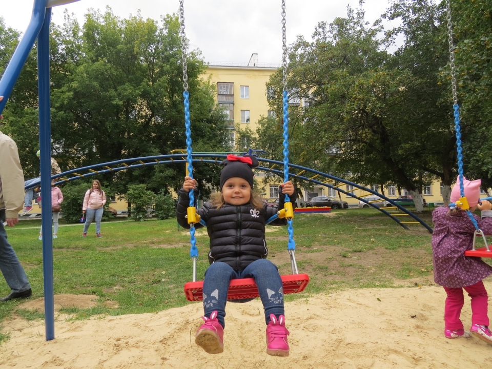 Три новые детские площадки установлены во дворах Автозаводского района 