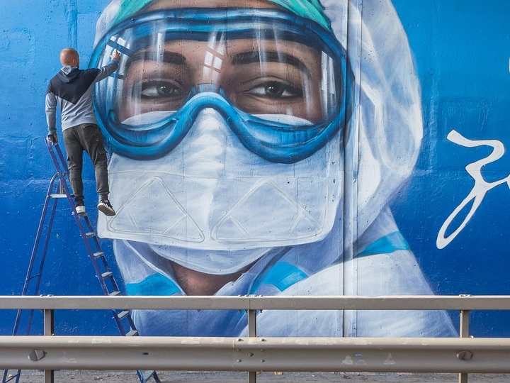 Image for Нижегородец посвятил масштабное граффити врачам
