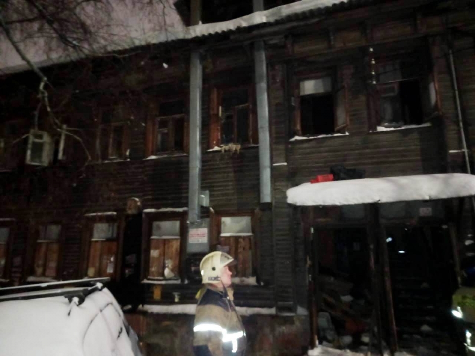 Image for Двери и окна заколотят в сгоревшем доме на Горького в Нижнем Новгороде