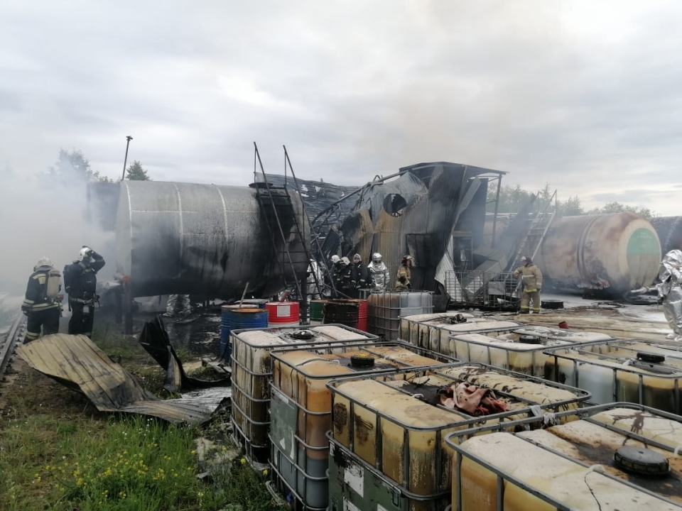 Емкости с дизельным топливом загорелись в Сормовском районе