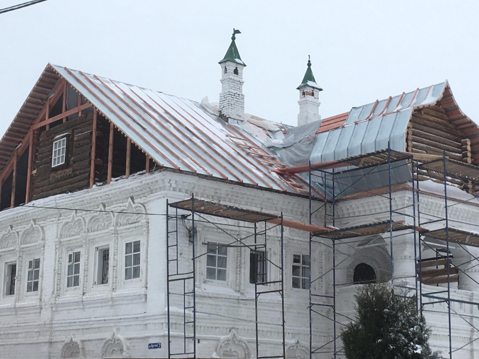 Деревянную крышу на палатах XVII века в Нижнем Новгороде обещают сохранить