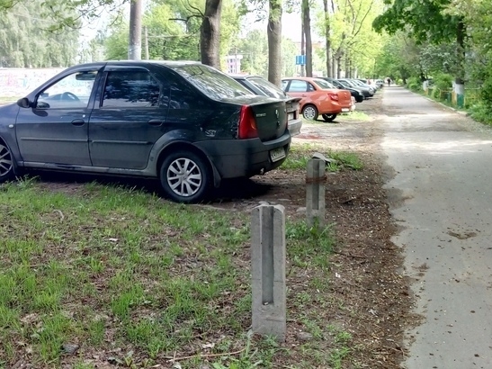 109 нижегородцев оштрафовали за парковку на газонах