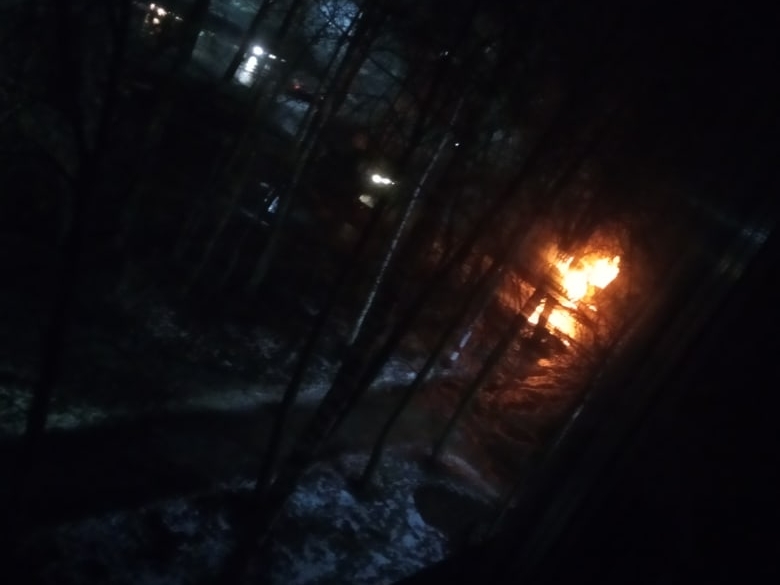 В Заволжье поздно вечером подожгли два автобуса (видео)