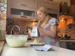 Ирина Пегова поделилась семейным рецептом королевской ватрушки