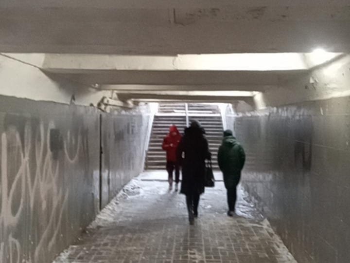 Image for Обледеневший подземный переход на Автозаводе привели в порядок после жалоб нижегородцев