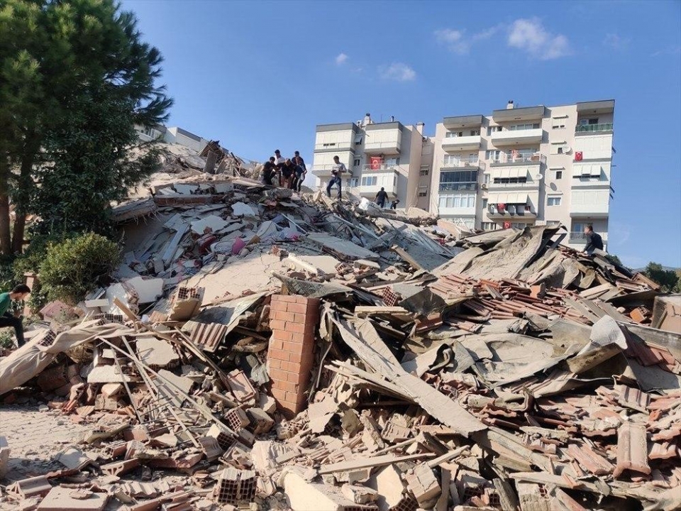 Image for Землетрясение разрушило дома на западе Турции