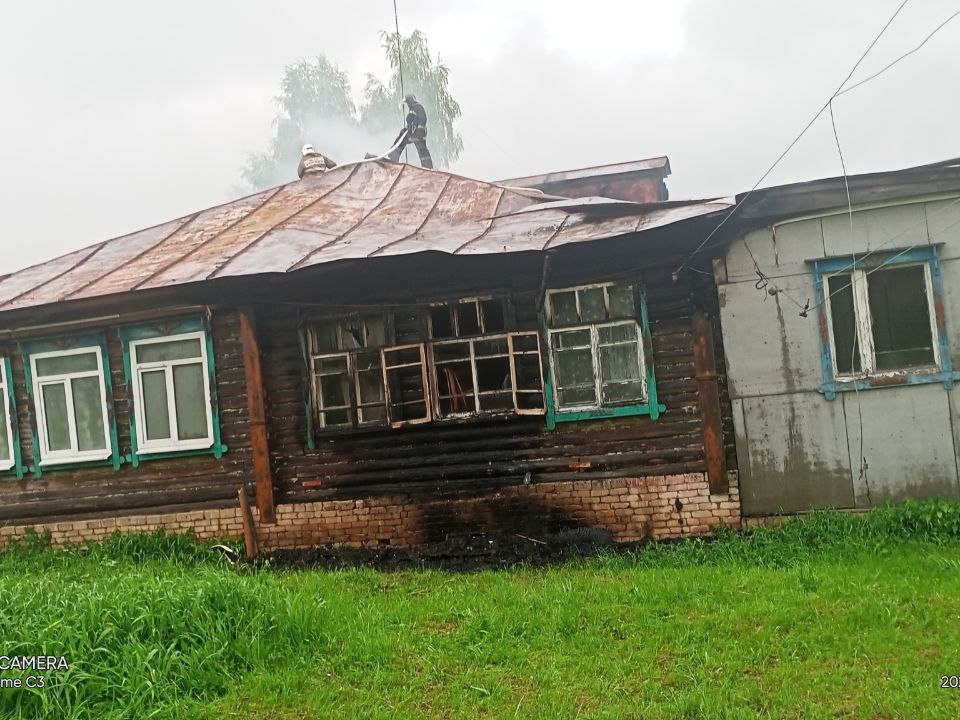 Image for Дом культуры загорелся в селе Сосновского района 3 июня