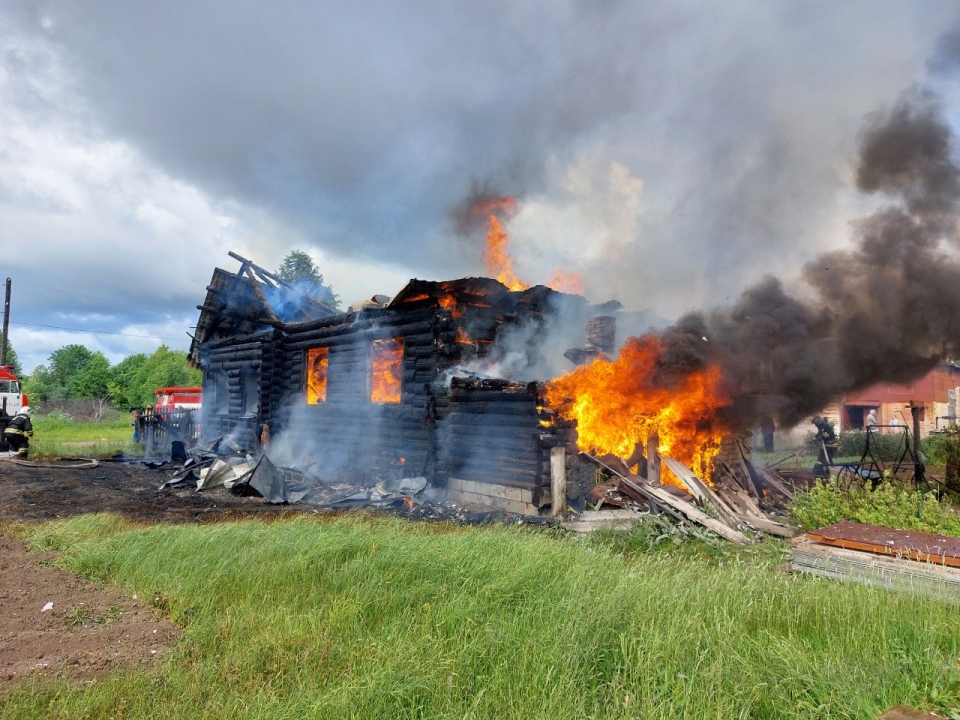 Image for Власти взяли на контроль ситуацию со сгоревшим домом многодетной семьи в Шахунье