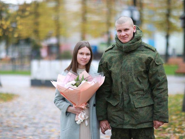 Image for Мобилизованный нижегородец женился в воинской части под Брянском