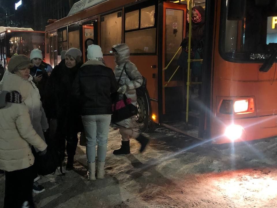 Image for Замерзающих пассажиров сломавшегося автобуса спасли на трассе под Арзамасом