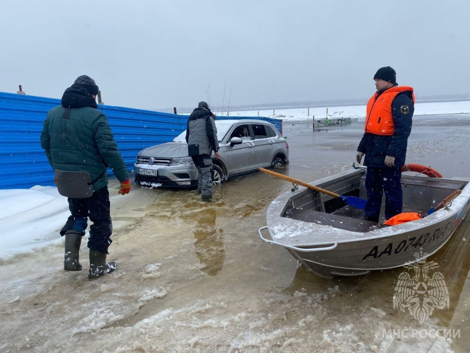 Image for Пятерых рыбаков спасли со льда на Волге в Нижегородской области