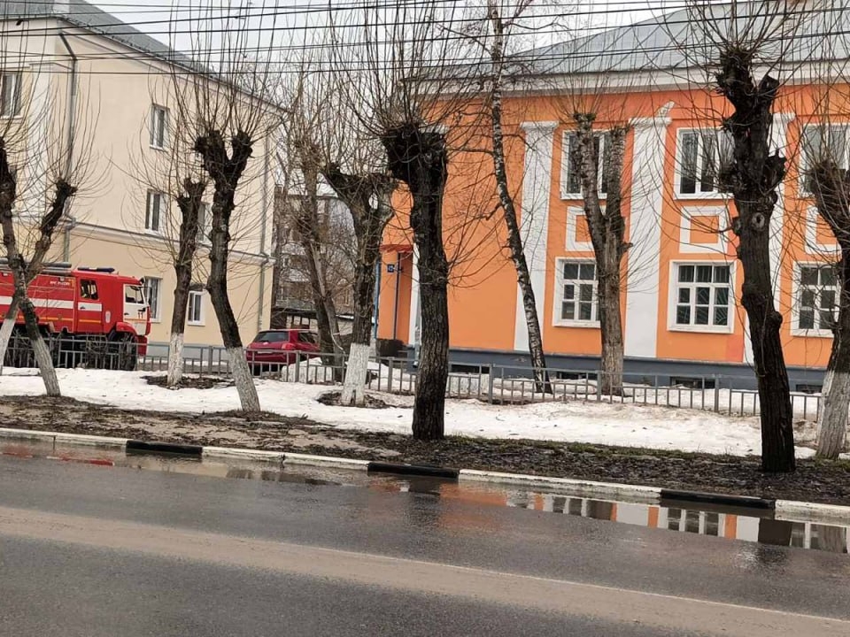 Image for Учебные заведения эвакуируют в Нижегородской области третий день подряд