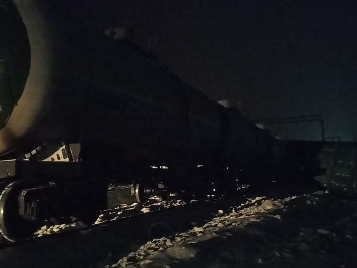 Несколько поездов были задержаны из-за схода вагонов с рельсов в Шеманихе