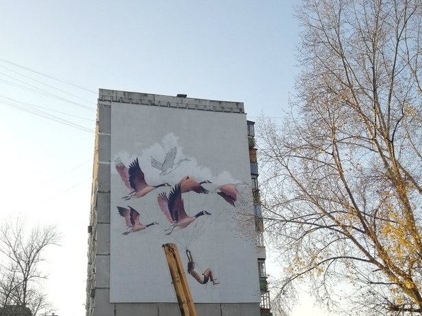 Птицы и русалки: Новые арт-объекты украсили серые здания Нижнего Новгорода