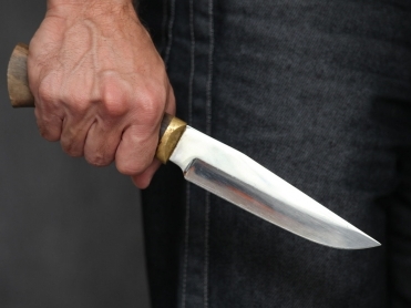 Image for Напавший с ножом на приятелей нижегородец сам погиб на железнодорожных путях 