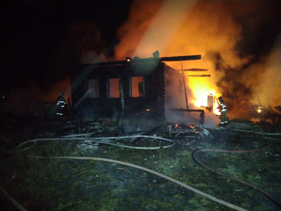 Image for Дом на Бору сгорел из-за неисправной печи: погиб мужчина