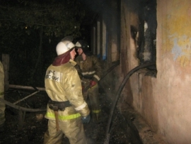 Сильный пожар в многоквартирном доме в Ветлуге: один человек пострадал