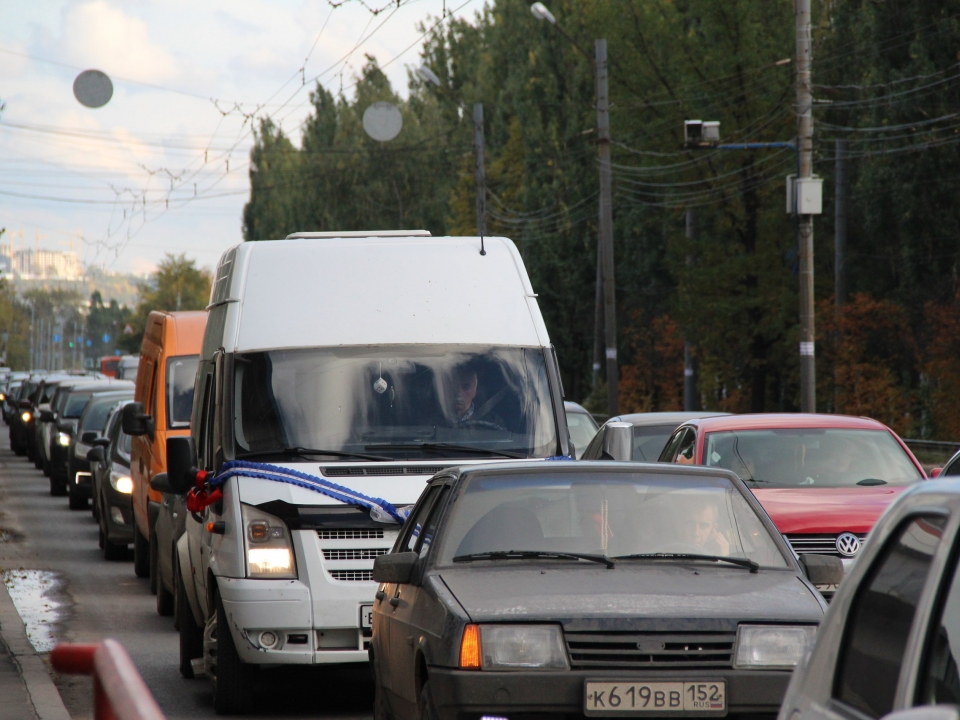 Image for Автомобилисты, пытающиеся покинуть Нижний, застряли в многокилометровых пробках