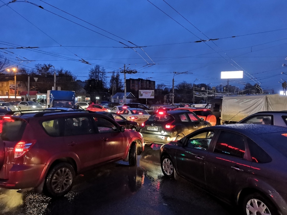 Пятничные пробки парализовали дороги Нижнего Новгорода