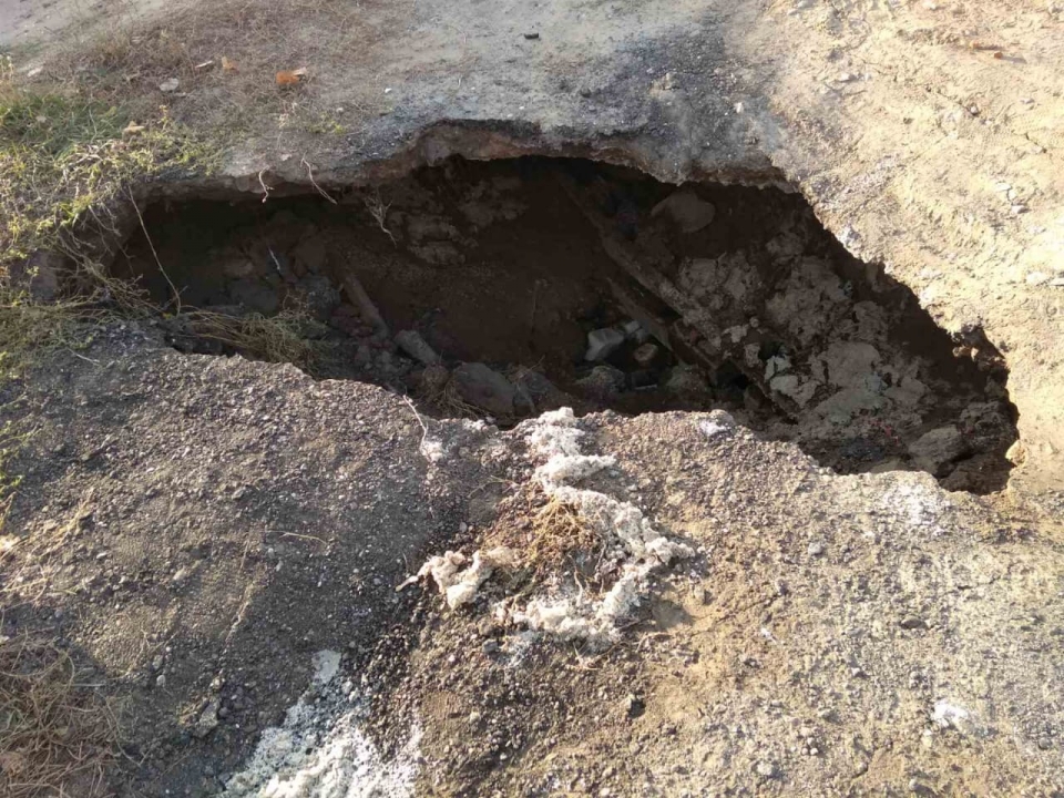Image for Машина провалилась в яму на проспекте Бусыгина