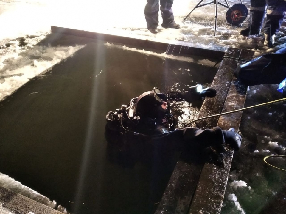 Image for Машина с людьми провалилась под лед в районе Выксы