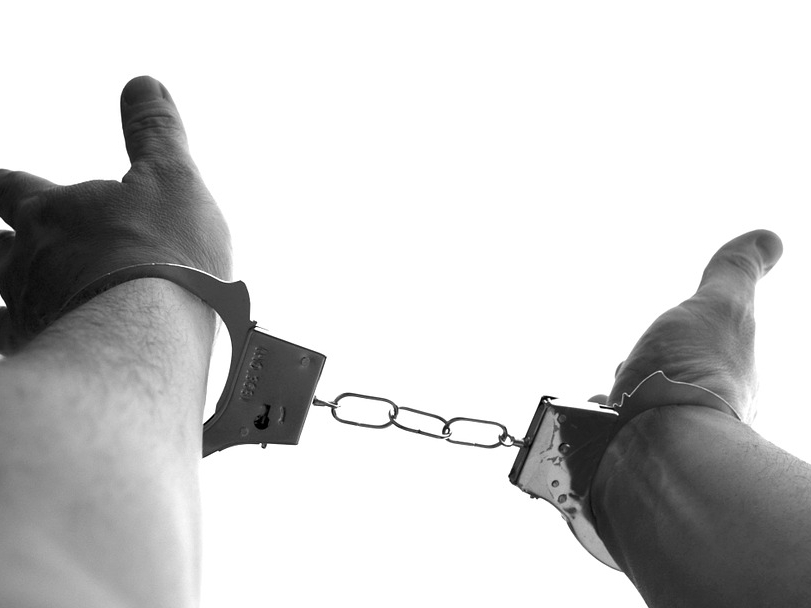Image for Нижегородский полицейский, осуждённый за пытки задержанного, избежал наказания