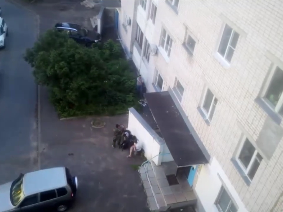 Image for Саровчане устроили тир у подъезда жилого дома