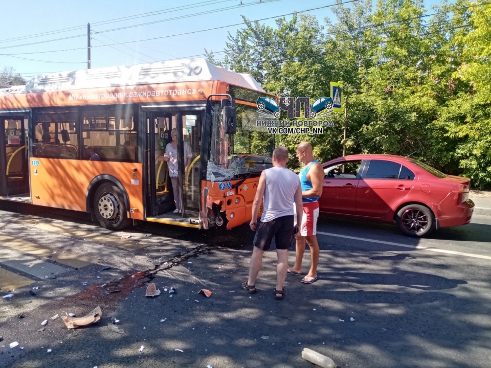 Image for Пассажирский автобус столкнулся с двумя легковушками в Нижнем Новгороде 