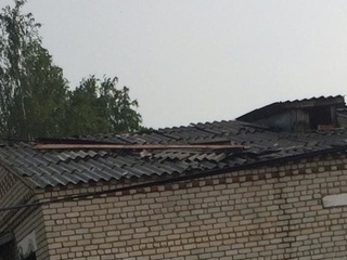 Image for 400 кв.м. кровли многоквартирного дома повредил ветер в поселке Сатис