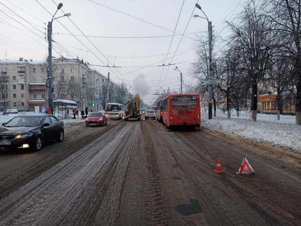 Image for Две пассажирки пострадали в столкновении двух автобусов в Нижнем Новгороде