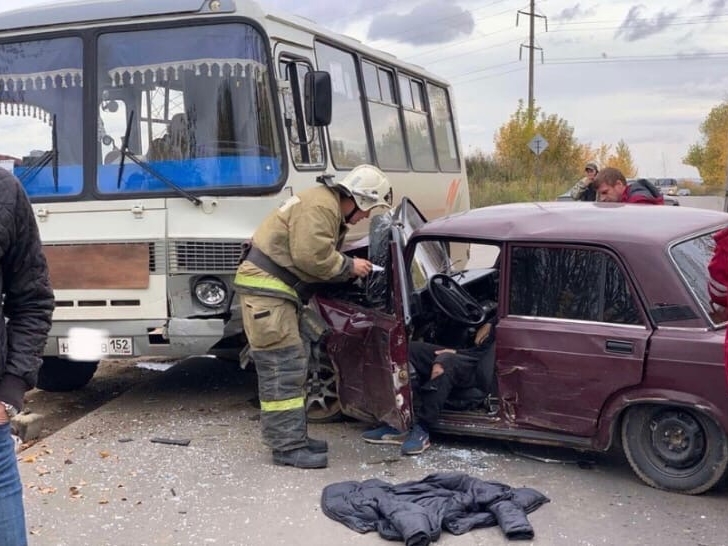 Image for Четыре человека пострадали при столкновении автобуса с легковушкой в Нижнем Новгороде