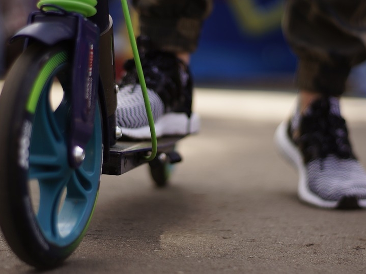 Ребенок на самокате попал под колеса иномарки в Нижнем Новгороде