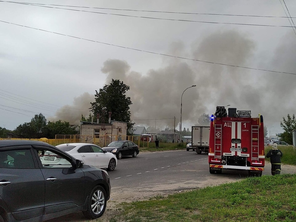 Из-за пожара перекрыли улицу Маяковского в Сарове