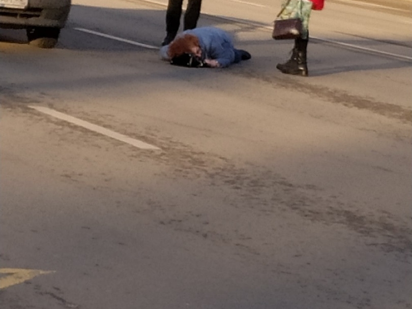 Женщина попала под колеса авто в Ленинском районе
