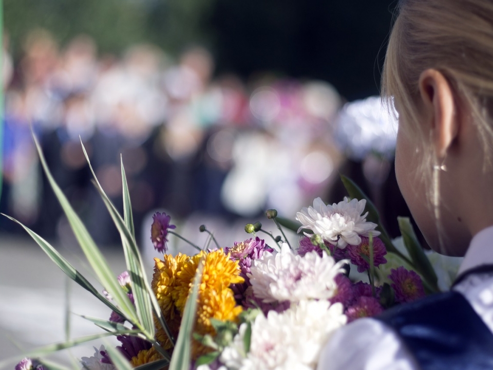 Image for Родителей нижегородских школьников пустят на выпускные без прививок
